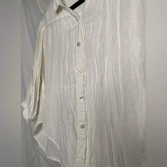 Free People Size XS Swiss Dot Textured White Button Down Front Tie Top - Picture 5 of 9